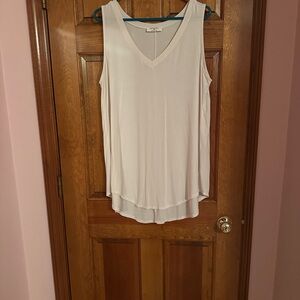 Zenana Outfitters Cream V-Neck Tank Top